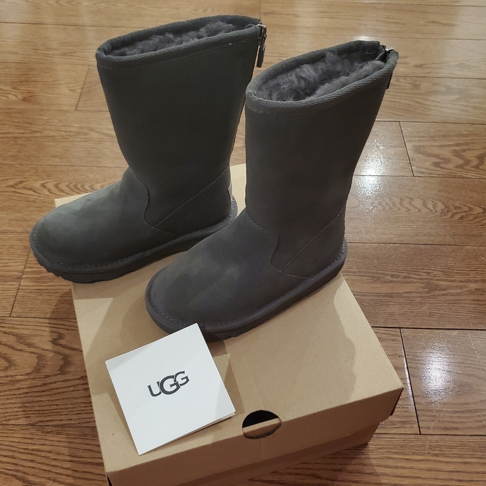 UGG - Picture 6 of 8